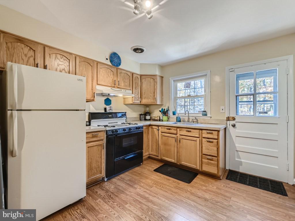 8129 Clyde Bank Road Towson, MD 21286 - Photo 11 of 32 Gallery Image 11