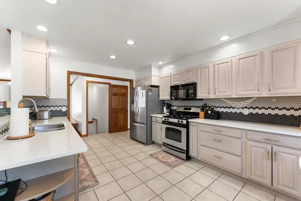 $490,000 | 2929 Emerald Drive, Davenport, IA 52804