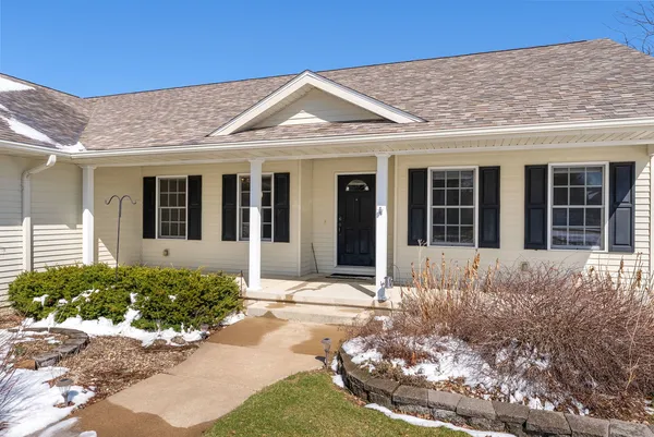 $490,000 | 2929 Emerald Drive, Davenport, IA 52804