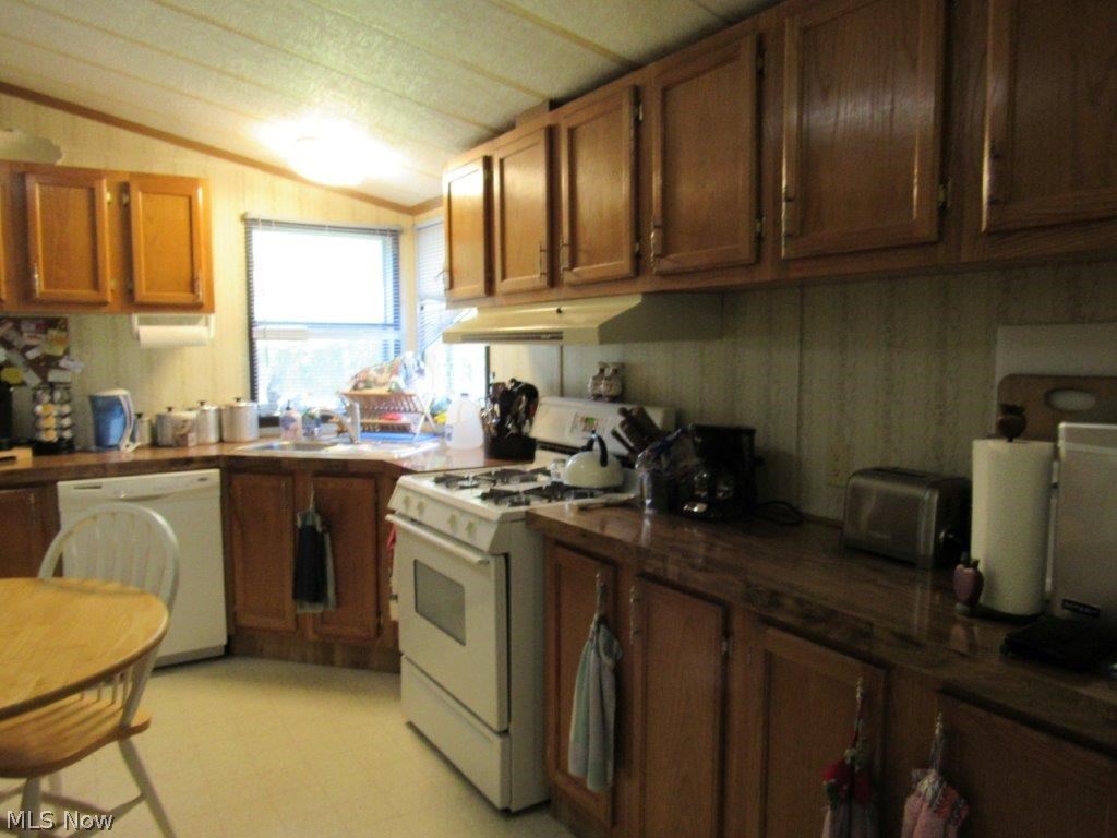 9818 Charleston Road Walton, WV 25286 - Photo 6 of 7 Gallery Image 6