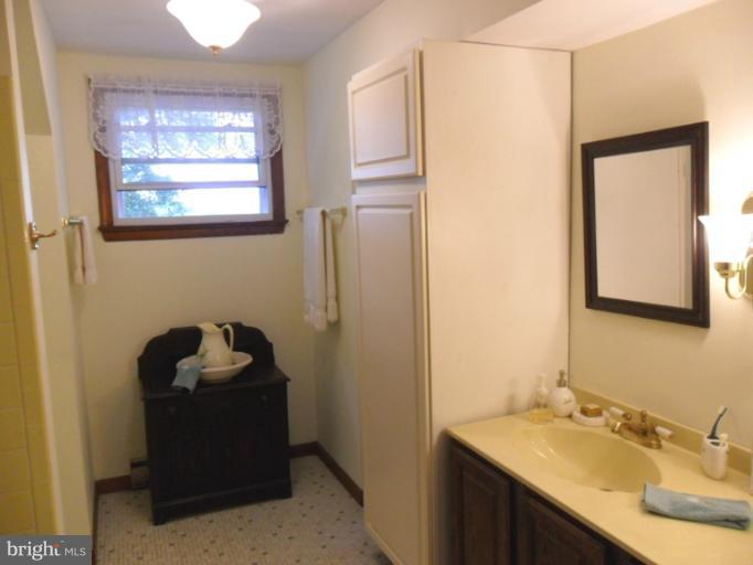9685 Howes Road Dunkirk, MD 20754 - Photo 22 of 30 Upper Hall Bath