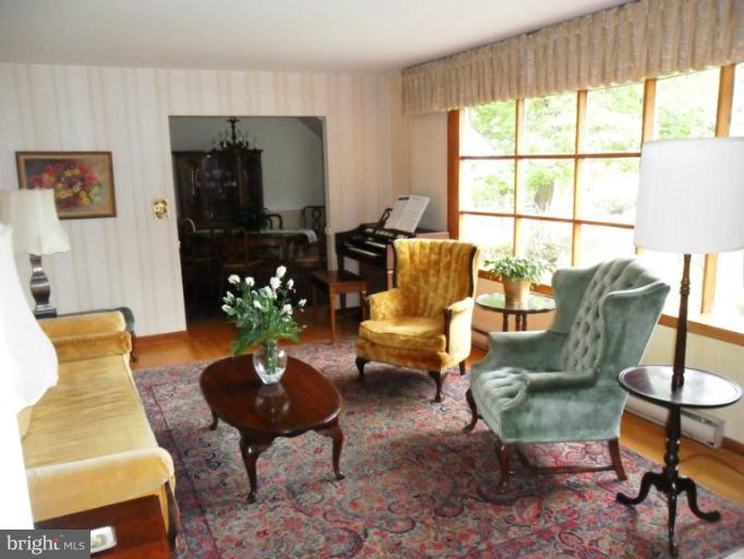 9685 Howes Road Dunkirk, MD 20754 - Photo 6 of 30 Living Room