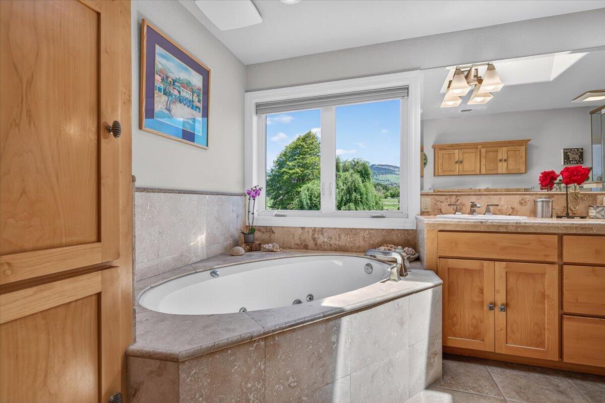 39 East Valley View Road Ashland, OR 97520 - Photo 40 of 73 49-49