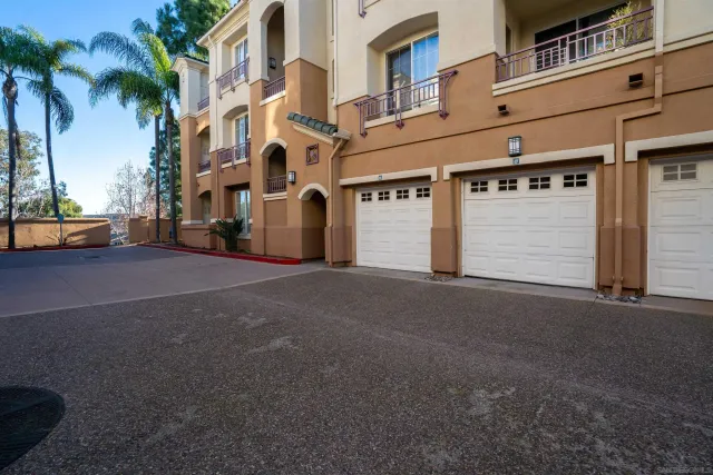 $879,000 | 12376 Carmel Country Road, Unit J107, San Diego, CA 92130