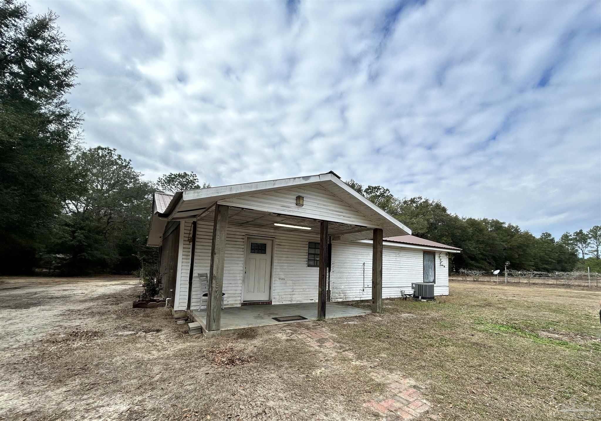 10246 Nichols Lake Road Milton, FL 32583 - Photo 15 of 39