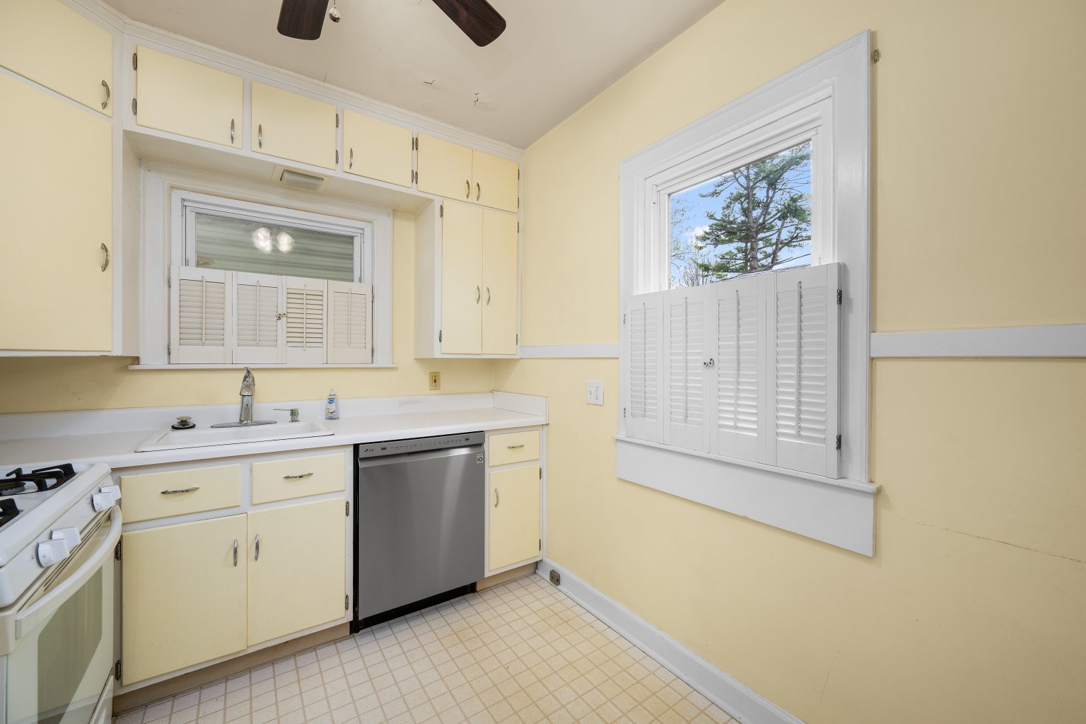 925 24th Street Moline, IL 61265 - Photo 13 of 37 a view of a storage & utility room with closet dryer