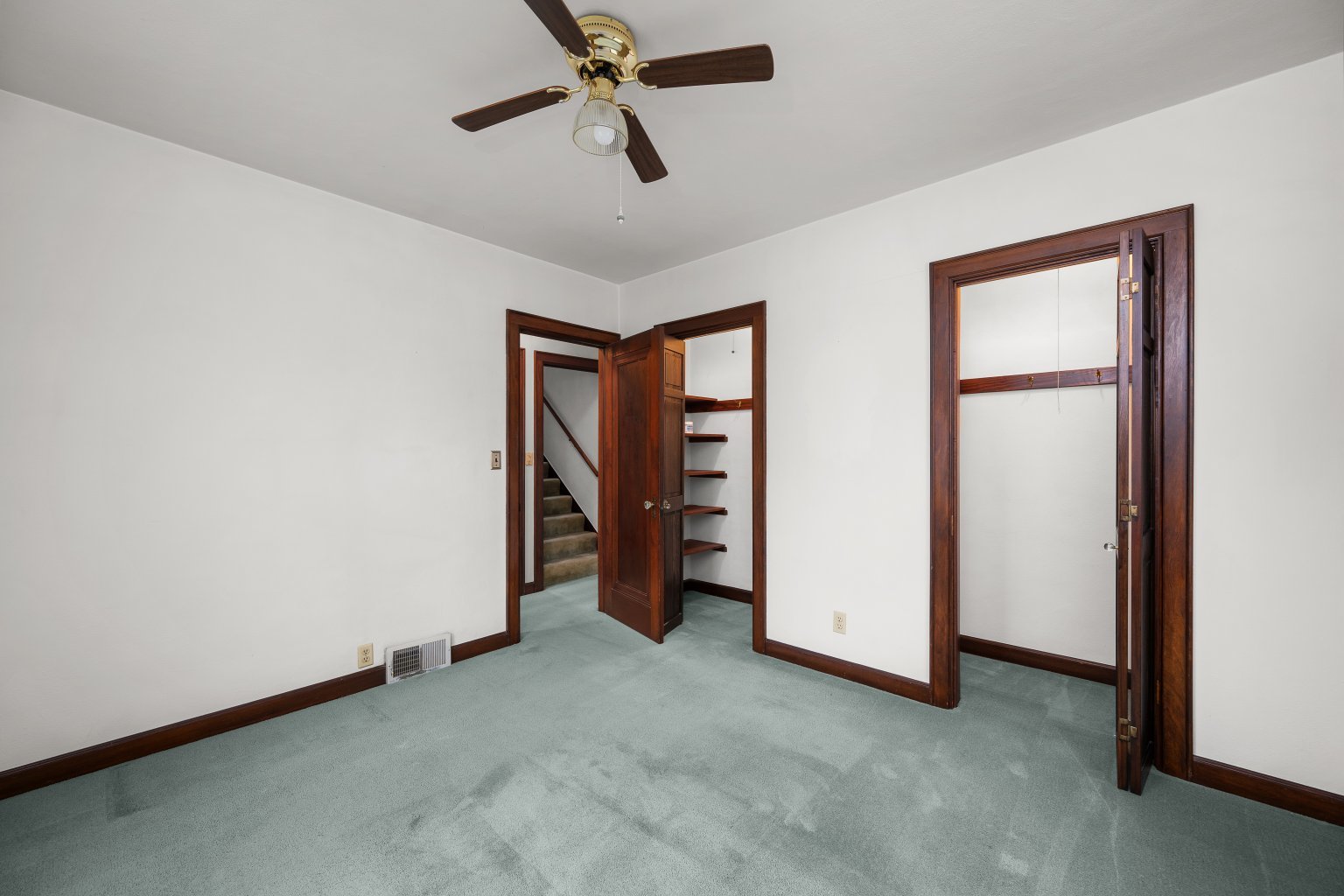 925 24th Street Moline, IL 61265 - Photo 17 of 37 an empty room with closet and ceiling fan