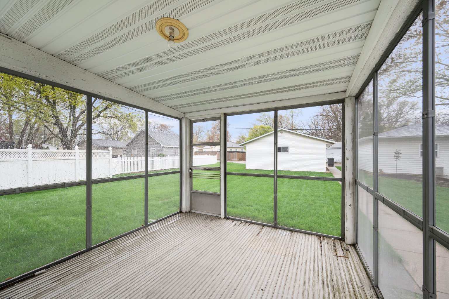 925 24th Street Moline, IL 61265 - Photo 34 of 37 a view of a deck with a big yard