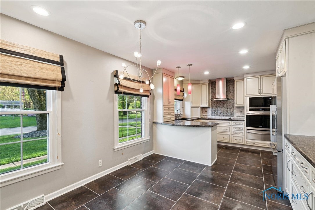 5258 Coldstream Road Toledo, OH 43623 - Photo 9 of 45 Gallery Image 9
