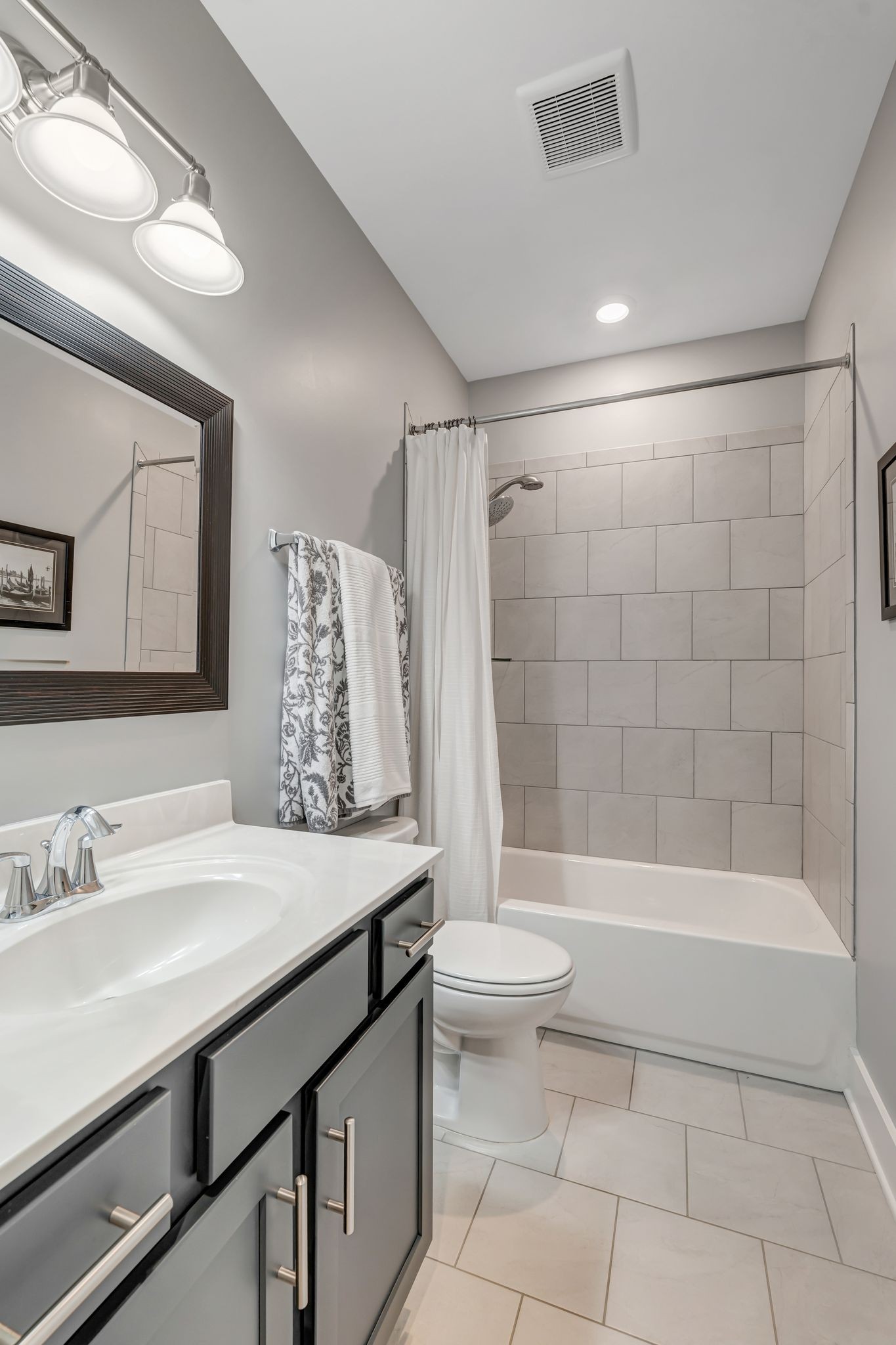 607 Beamon Drive Franklin, TN 37064 - Photo 10 of 45 a bathroom with a sink a toilet and bathtub