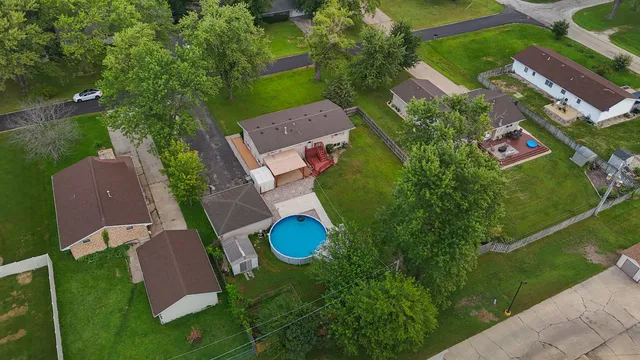 an aerial view of tennis court