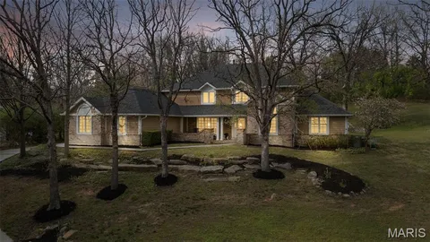 $925,000 | 9030 Middlewood Court, Sunset Hills, MO 63127