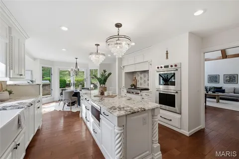 $925,000 | 9030 Middlewood Court, Sunset Hills, MO 63127