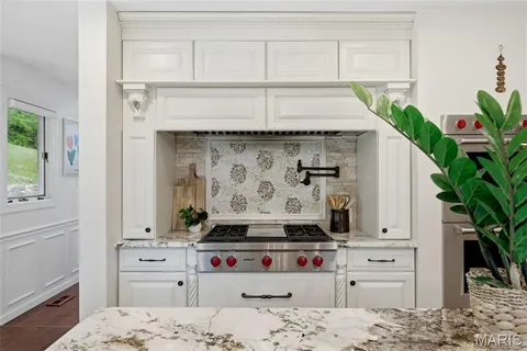 $925,000 | 9030 Middlewood Court, Sunset Hills, MO 63127