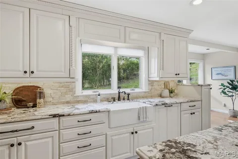 $925,000 | 9030 Middlewood Court, Sunset Hills, MO 63127