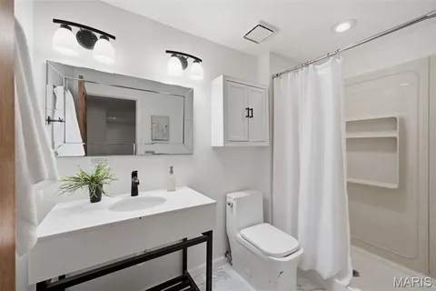 $925,000 | 9030 Middlewood Court, Sunset Hills, MO 63127