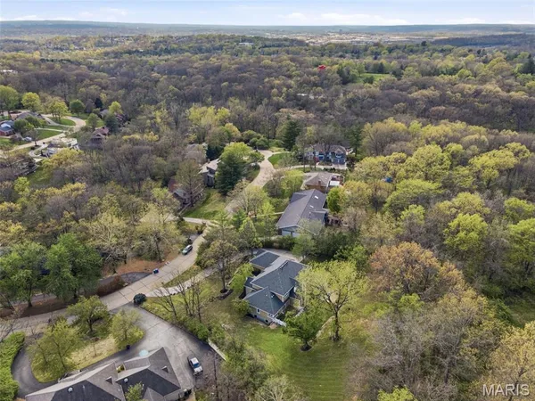 $925,000 | 9030 Middlewood Court, Sunset Hills, MO 63127