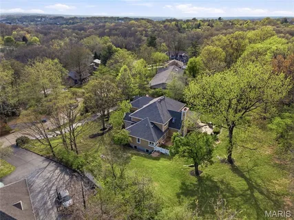 $925,000 | 9030 Middlewood Court, Sunset Hills, MO 63127