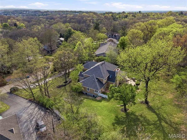 $925,000 | 9030 Middlewood Court, Sunset Hills, MO 63127