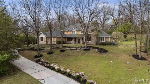 $925,000 | 9030 Middlewood Court, Sunset Hills, MO 63127