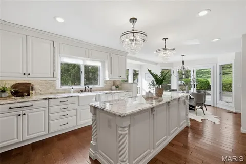 $925,000 | 9030 Middlewood Court, Sunset Hills, MO 63127