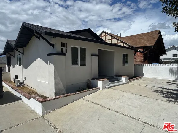 $2,090 | 241 North Park View Street, Unit 243, Los Angeles, CA 90026