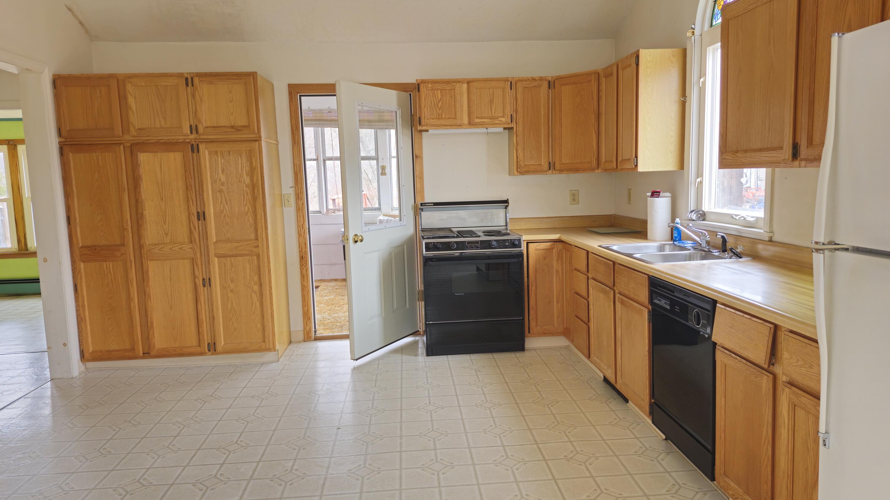 499 Aroostook Avenue Millinocket, ME 04462 - Photo 2 of 42 1000021208