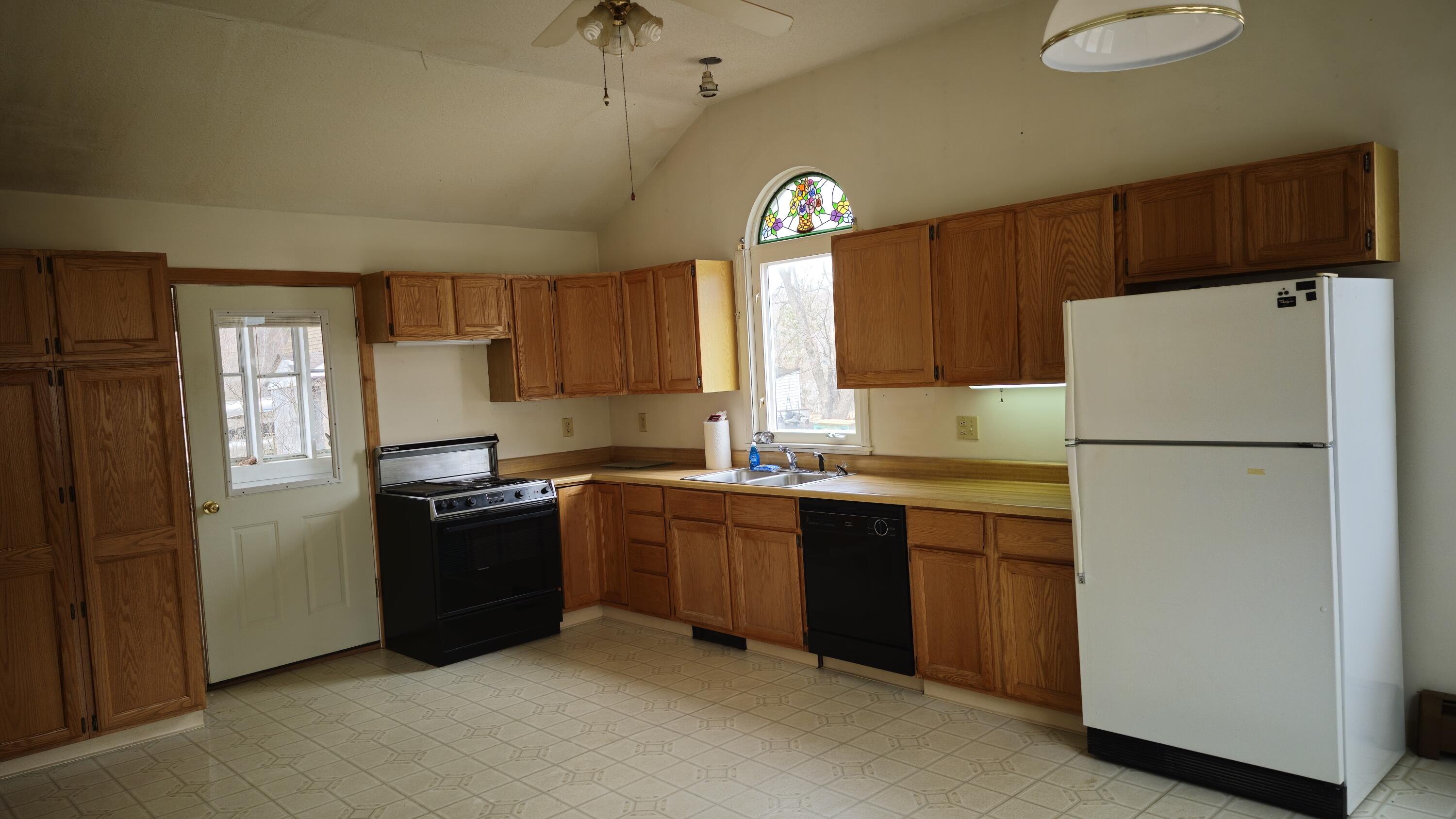 499 Aroostook Avenue Millinocket, ME 04462 - Photo 3 of 42 1000021154
