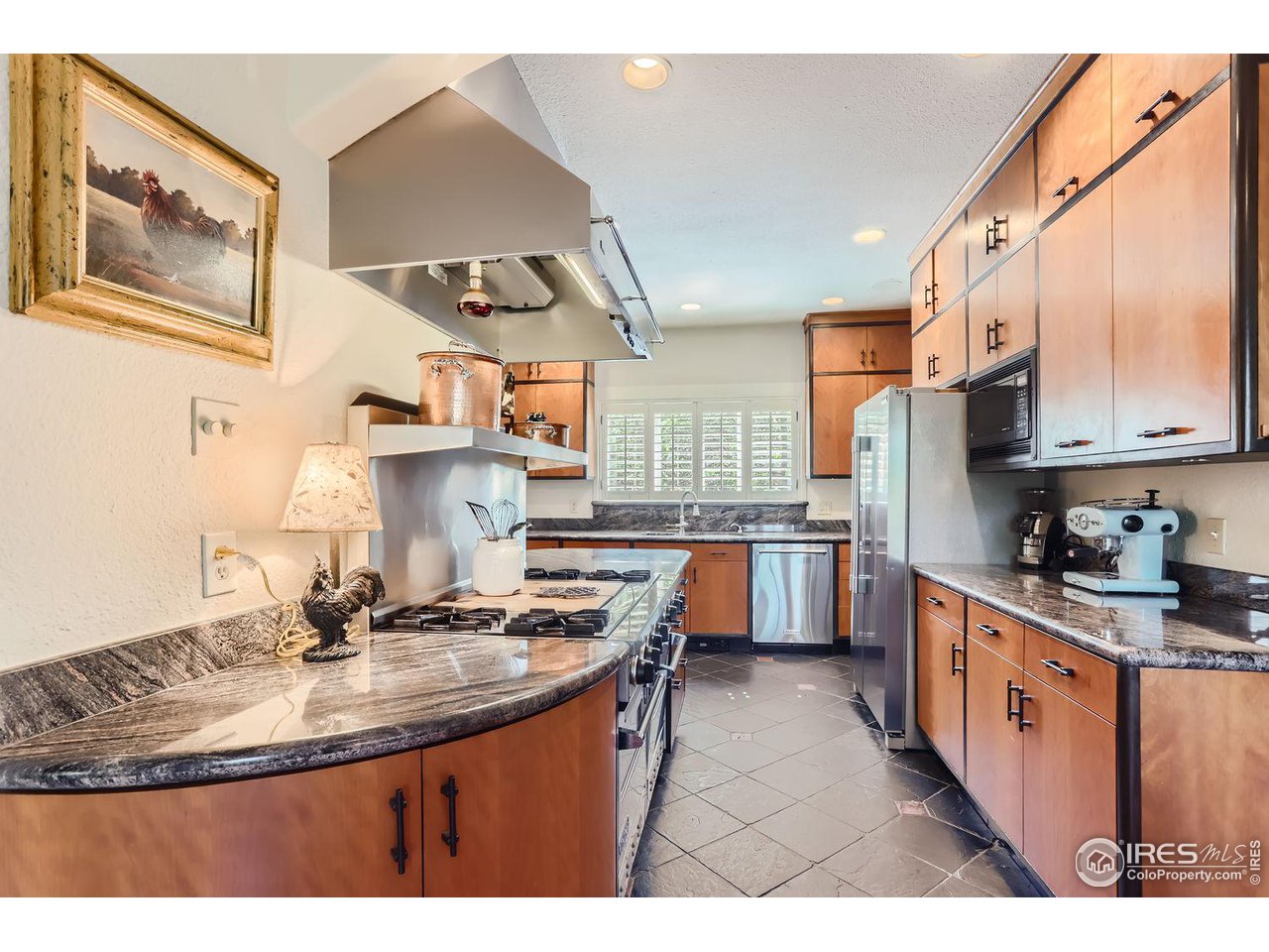 707 14th Street Boulder, CO 80302 - Photo 17 of 40 Double oven and a great layout allow for many chefs in the kitchen
