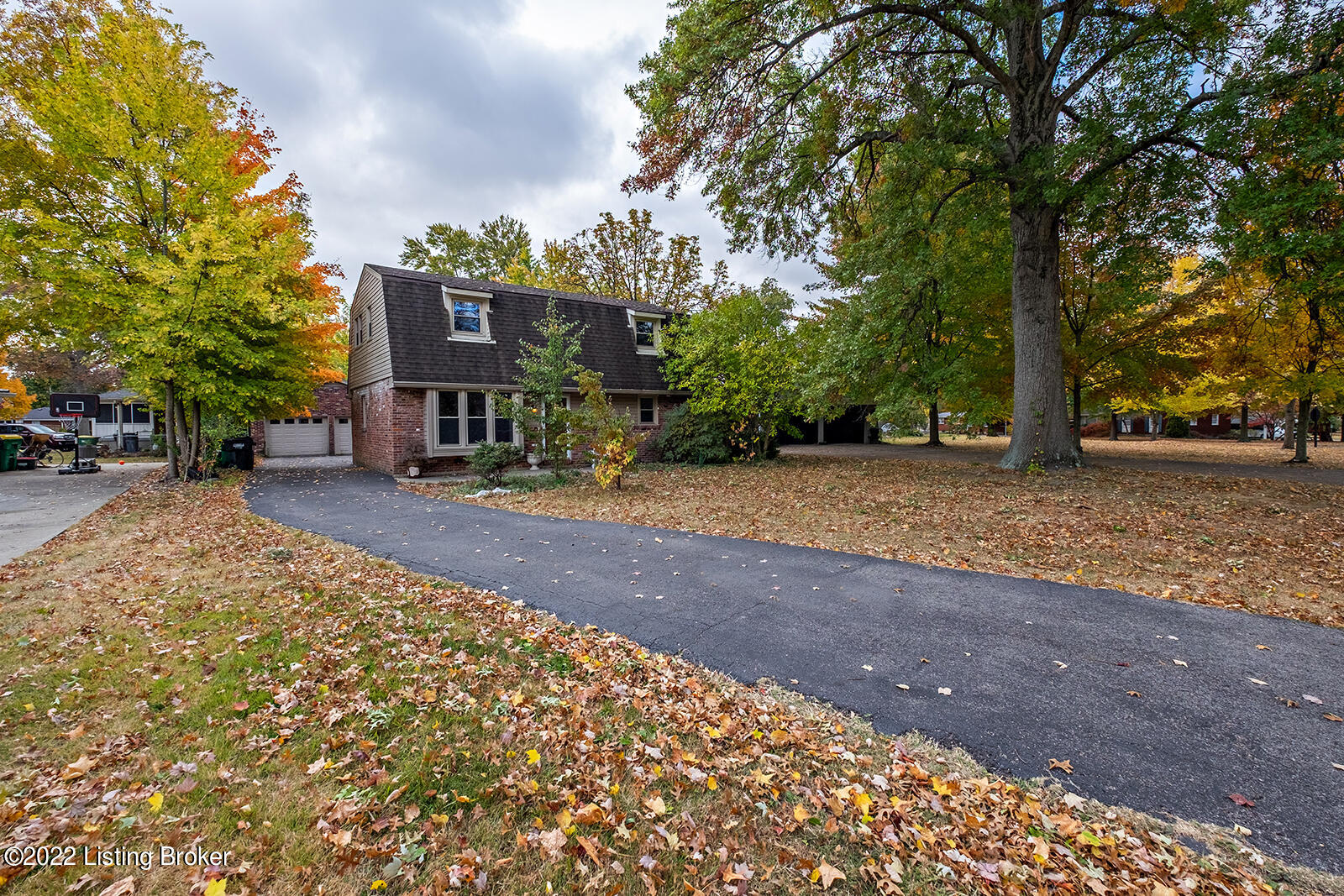4512 Fox Run Road Louisville, KY 40207 - Photo 1 of 66 0057