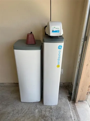 a view of hallway with washer and dryer