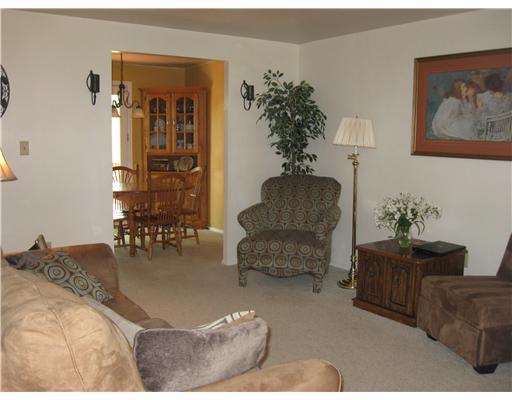 738 Lindsay Road Carnegie, PA 15106 - Photo 2 of 18 Living Room.