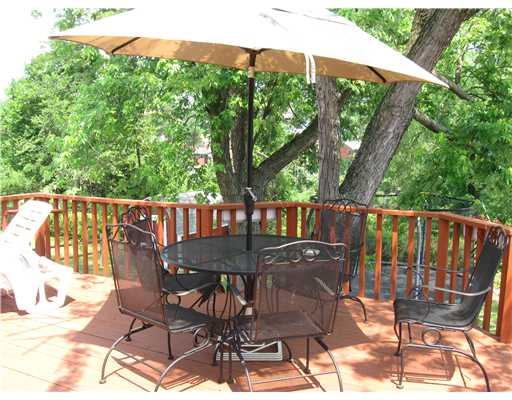 738 Lindsay Road Carnegie, PA 15106 - Photo 12 of 18 Patio/Deck.