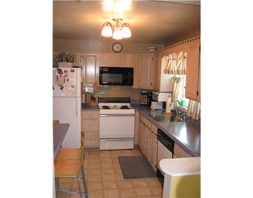 738 Lindsay Road Carnegie, PA 15106 - Photo 4 of 18 Kitchen.