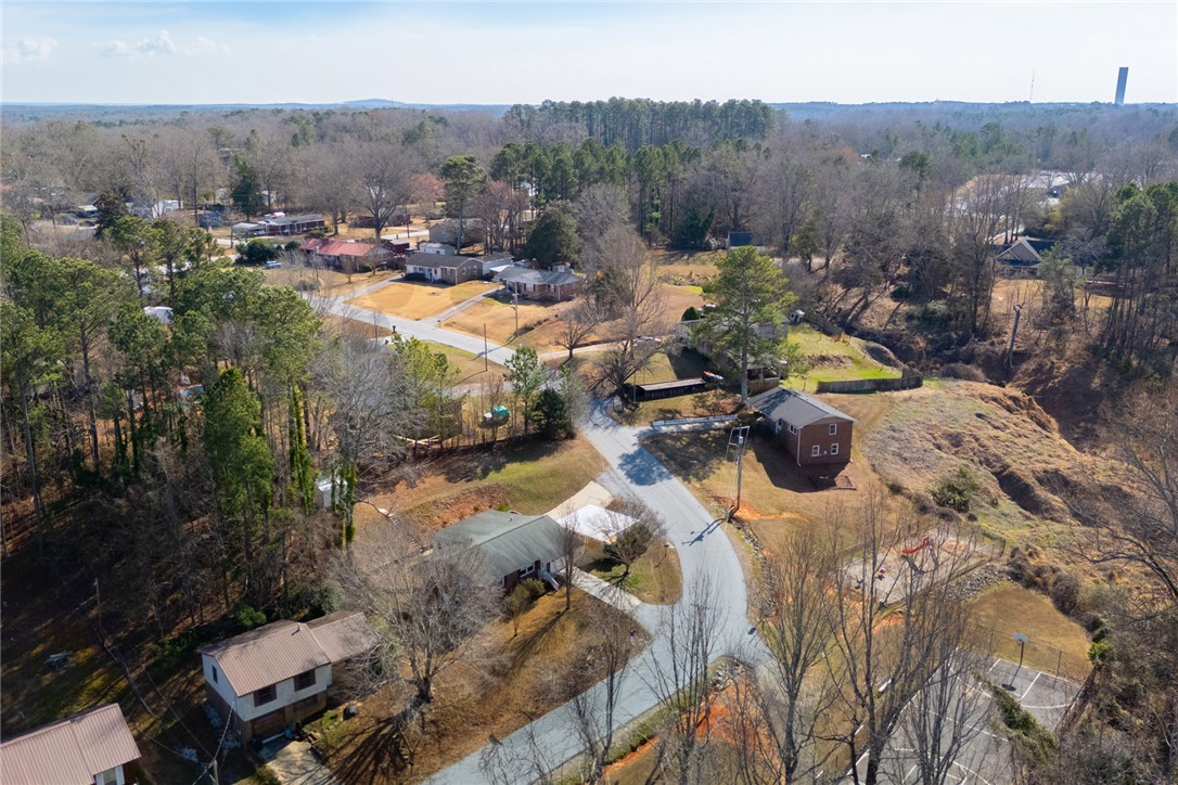 108 Hodge Street Abbeville, SC 29620 - Photo 36 of 39 An aerial perspective reveals a residential enclave nestled amongst a verdant, mature treeline.