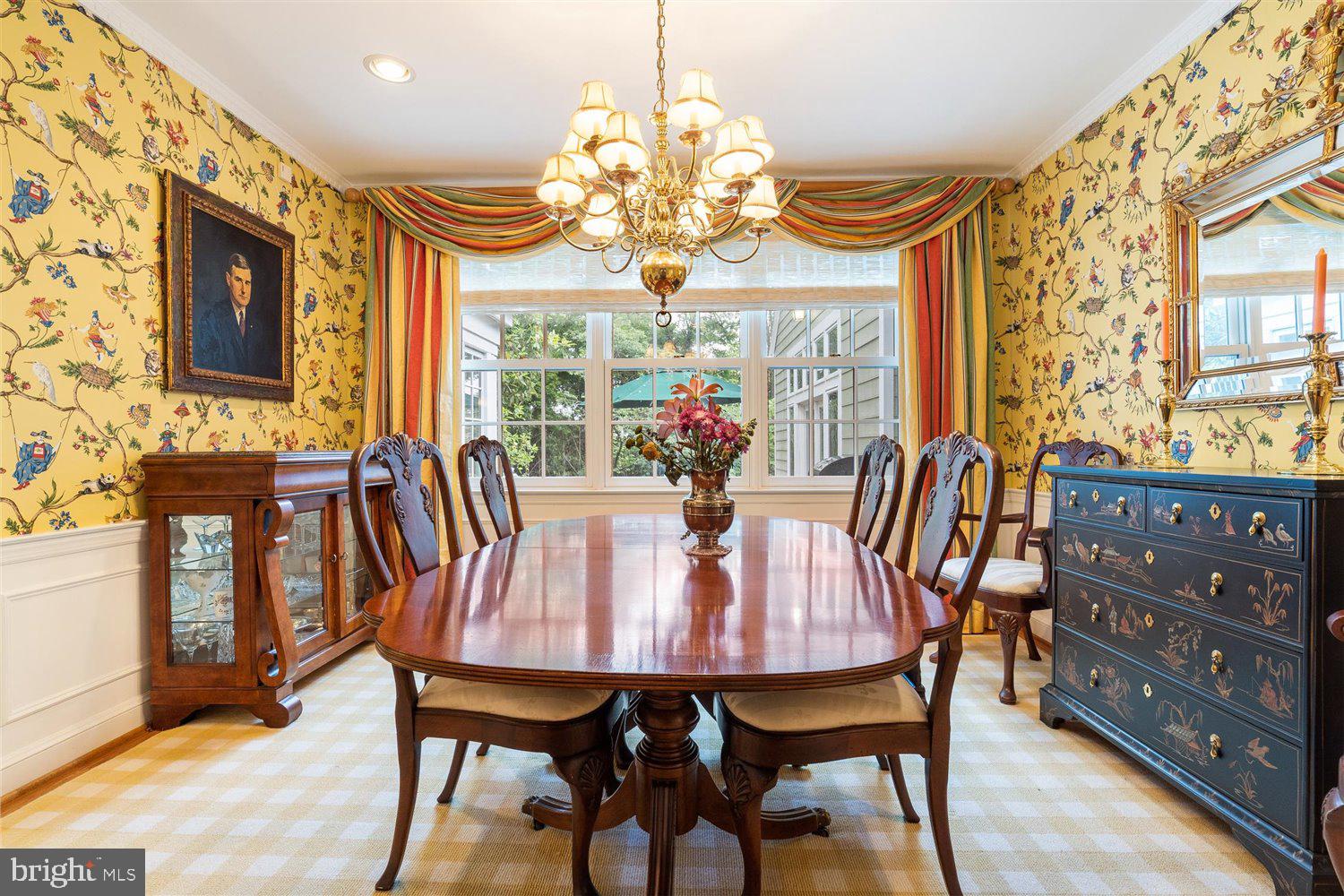 6415 Murray Hill Road Baltimore, MD 21212 - Photo 12 of 60 Bright Dining Room w/moldings & recessed lights.