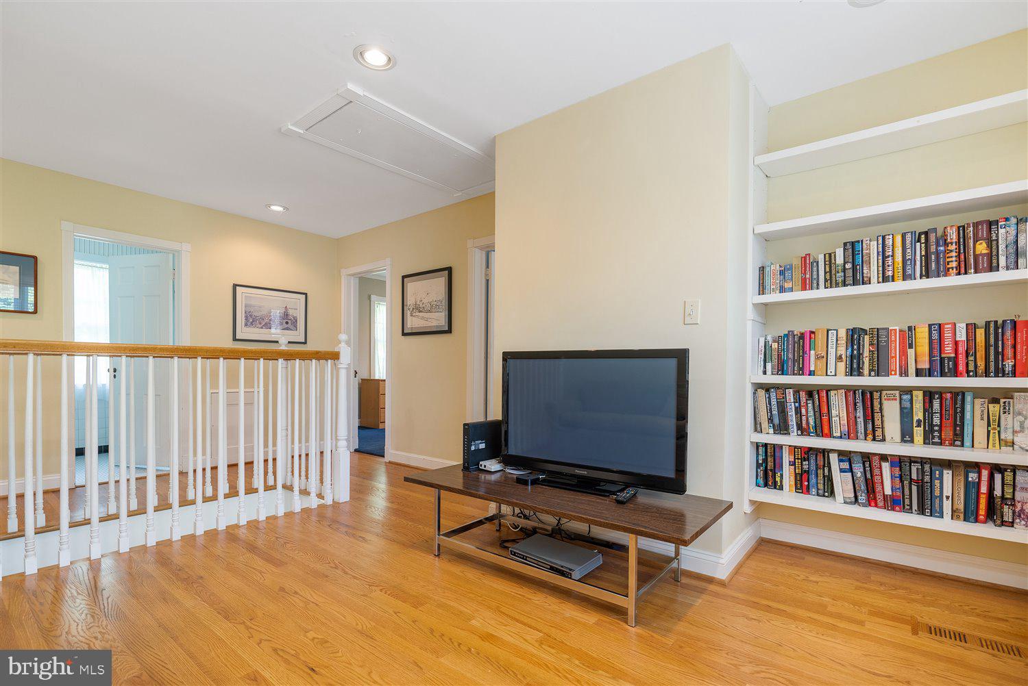 6415 Murray Hill Road Baltimore, MD 21212 - Photo 38 of 60 Bookcass in Sitting rm