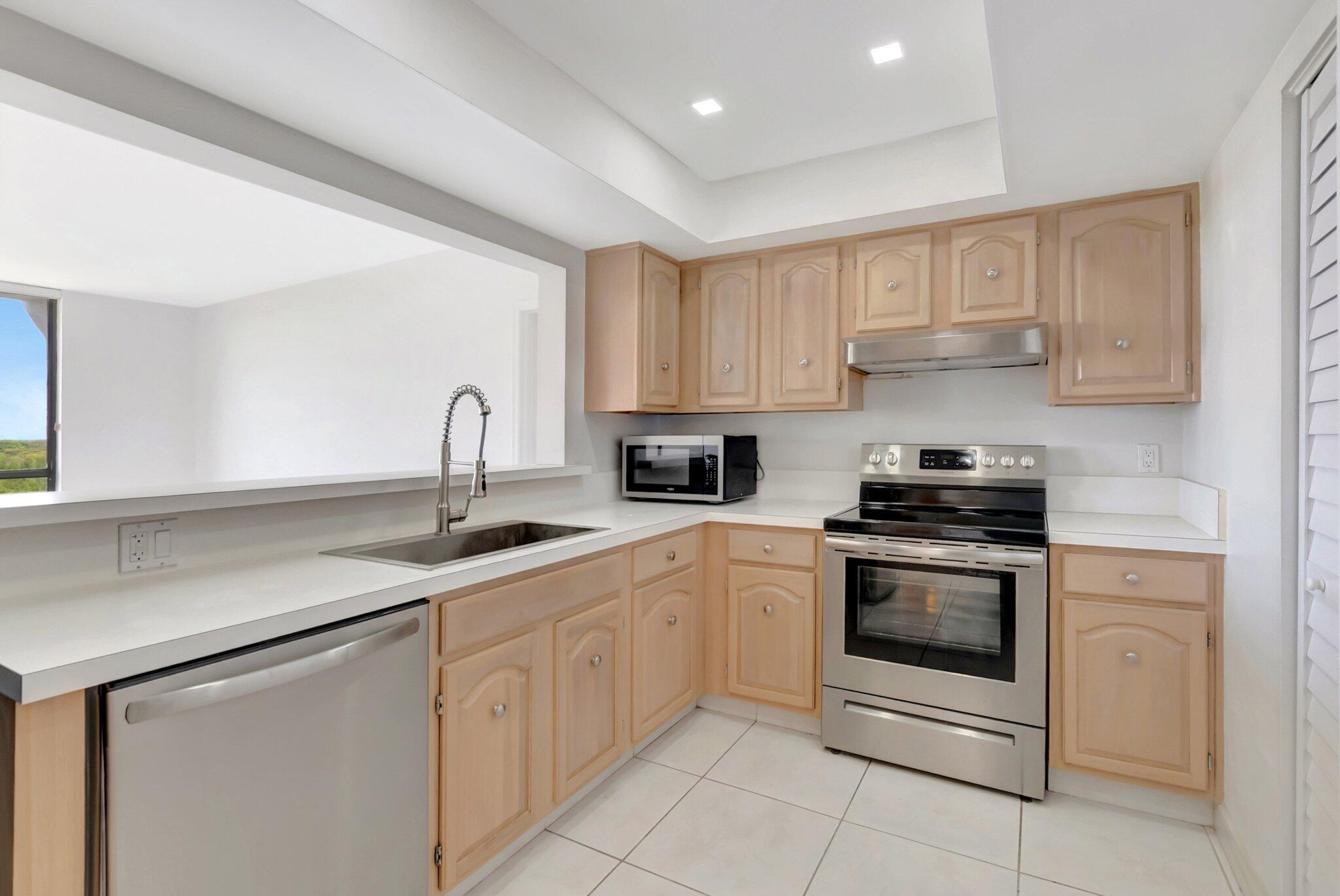 7802 Lakeside Boulevard, Unit 783 Boca Raton, FL 33434 - Photo 11 of 46 12-web-or-mls-DSC_0195