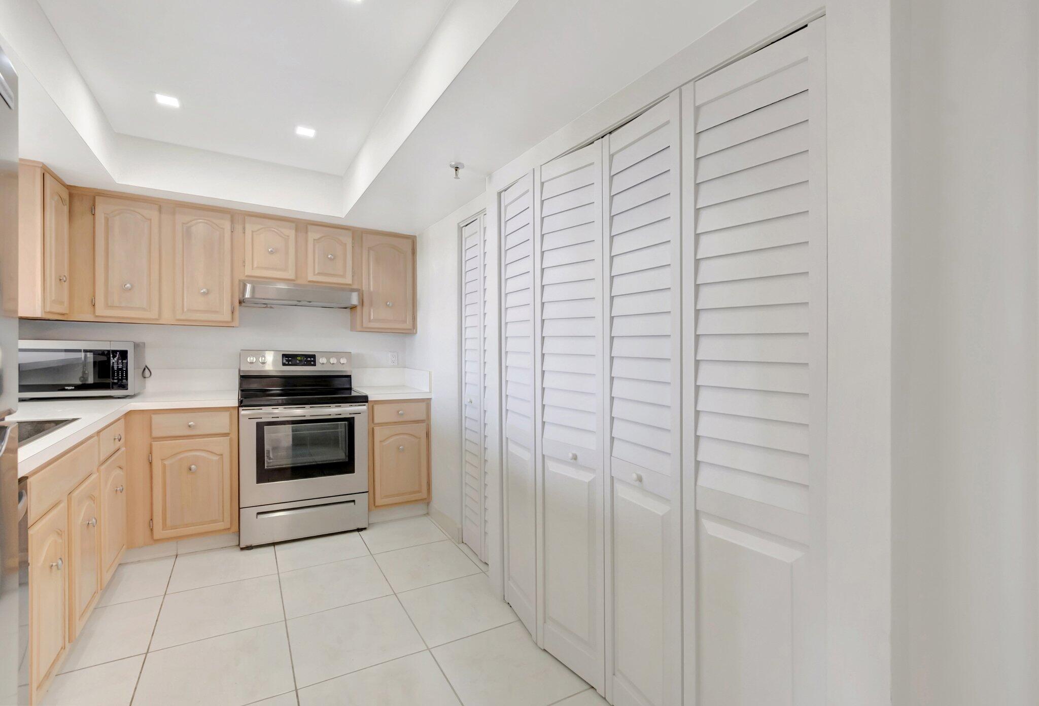 7802 Lakeside Boulevard, Unit 783 Boca Raton, FL 33434 - Photo 12 of 46 11-web-or-mls-DSC_0190