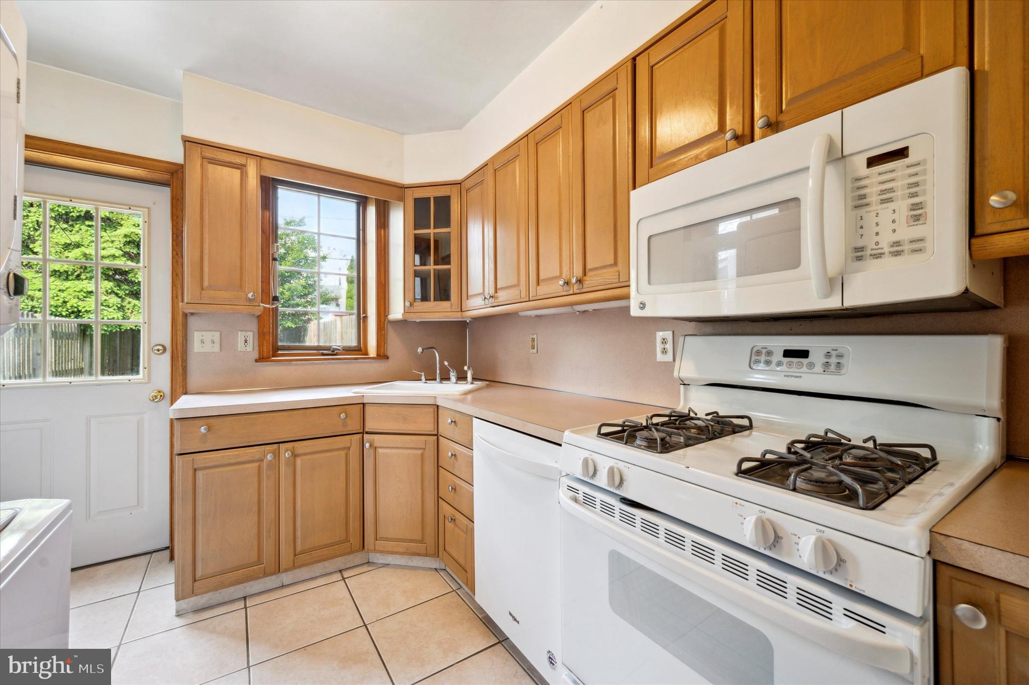 310 Iona Avenue Narberth, PA 19072 - Photo 9 of 16