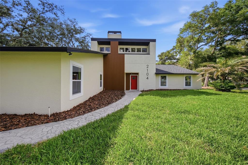 2104 Doefield Court Valrico, FL 33596 - Photo 2 of 40