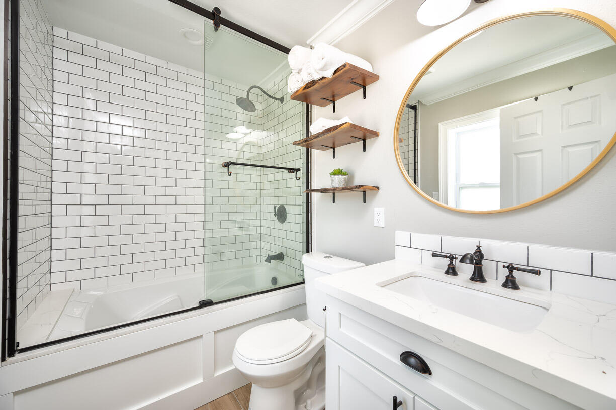 133 Indies Road Summerland Key, FL 33042 - Photo 12 of 30 Guest Bathroom