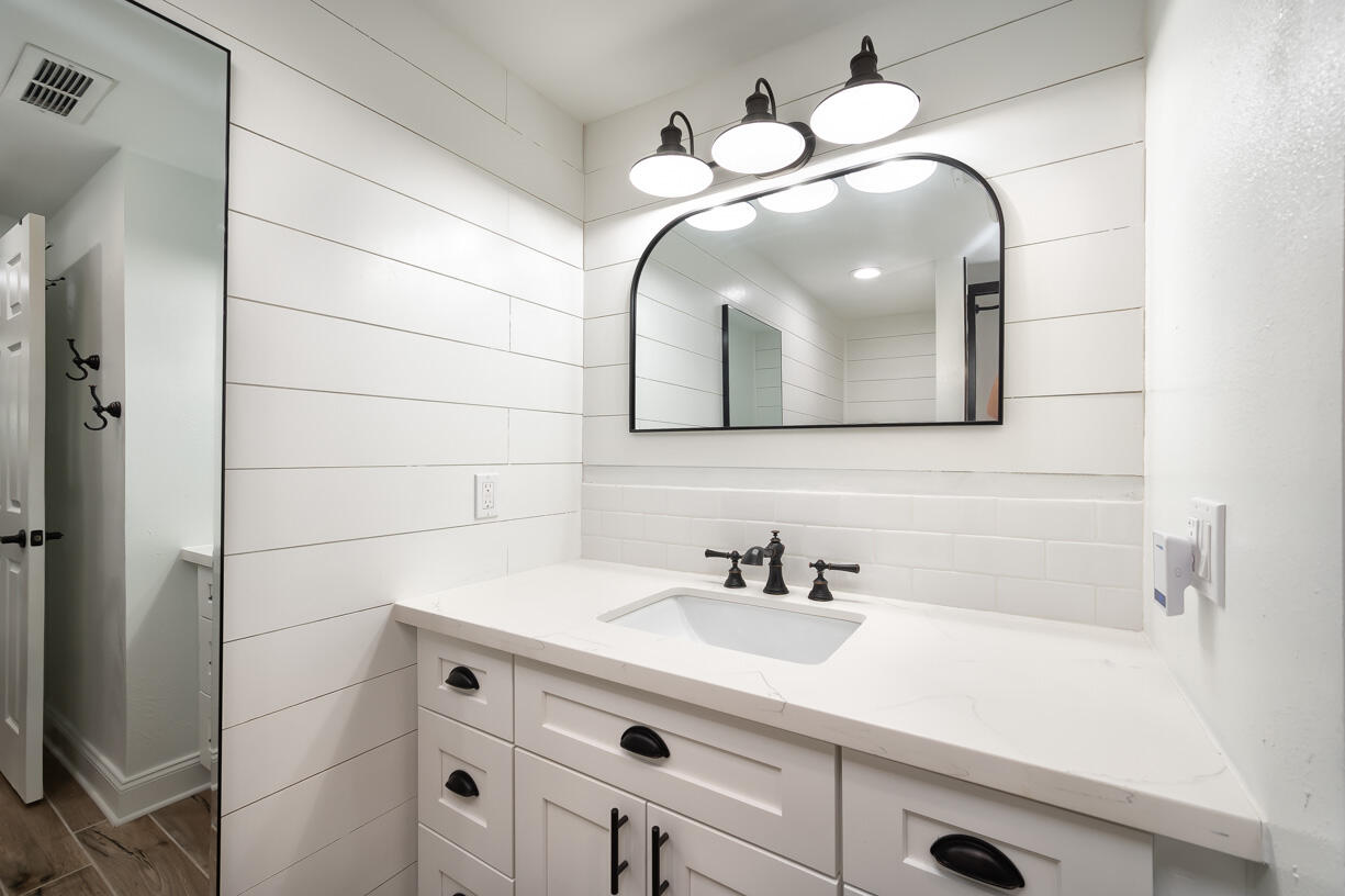 133 Indies Road Summerland Key, FL 33042 - Photo 8 of 30 Master Bathroom