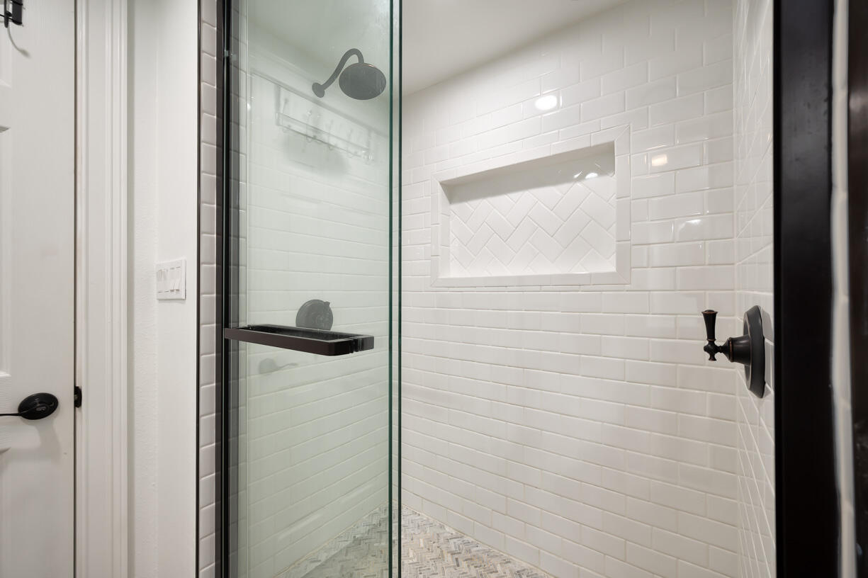 133 Indies Road Summerland Key, FL 33042 - Photo 9 of 30 Master Bathroom