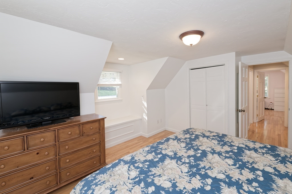 24 Woodland Road Uxbridge, MA 01569 - Photo 22 of 35