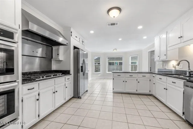 $585,000 | 990 Eagle Ridge Cove, Hernando, MS 38632