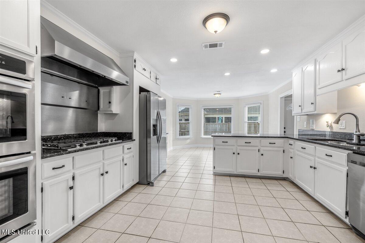 990 Eagle Ridge Cove Hernando, MS 38632 - Photo 23 of 61 21-Kitchen