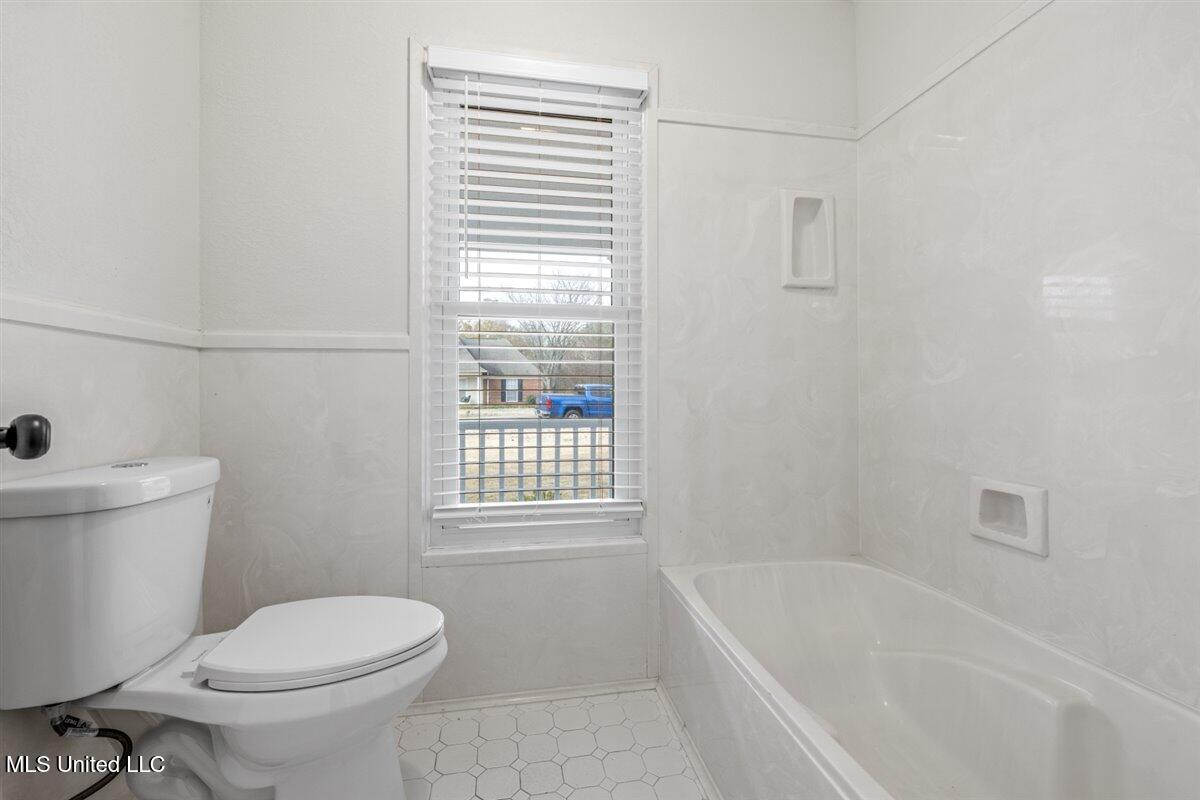 990 Eagle Ridge Cove Hernando, MS 38632 - Photo 37 of 61 27-Main Bath