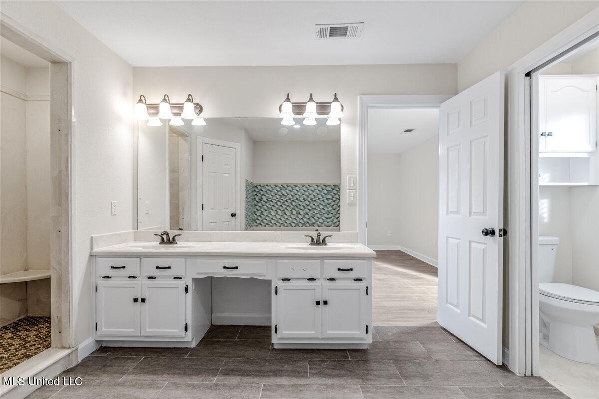 990 Eagle Ridge Cove Hernando, MS 38632 - Photo 39 of 61 38-Primary Bathroom