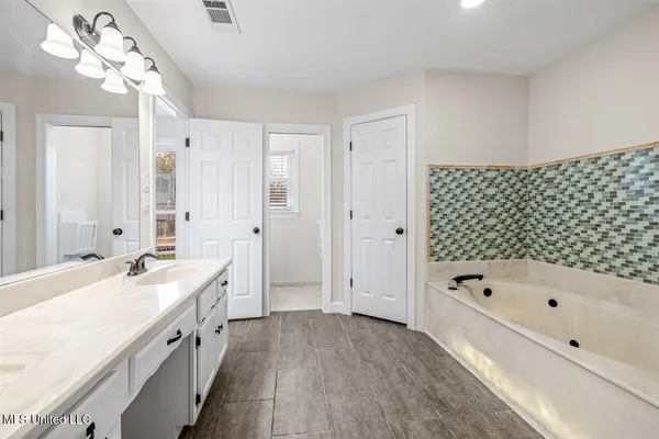$569,999 | 990 Eagle Ridge Cove, Hernando, MS 38632